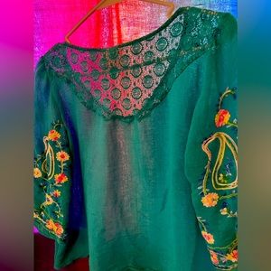 Women’s pull over top